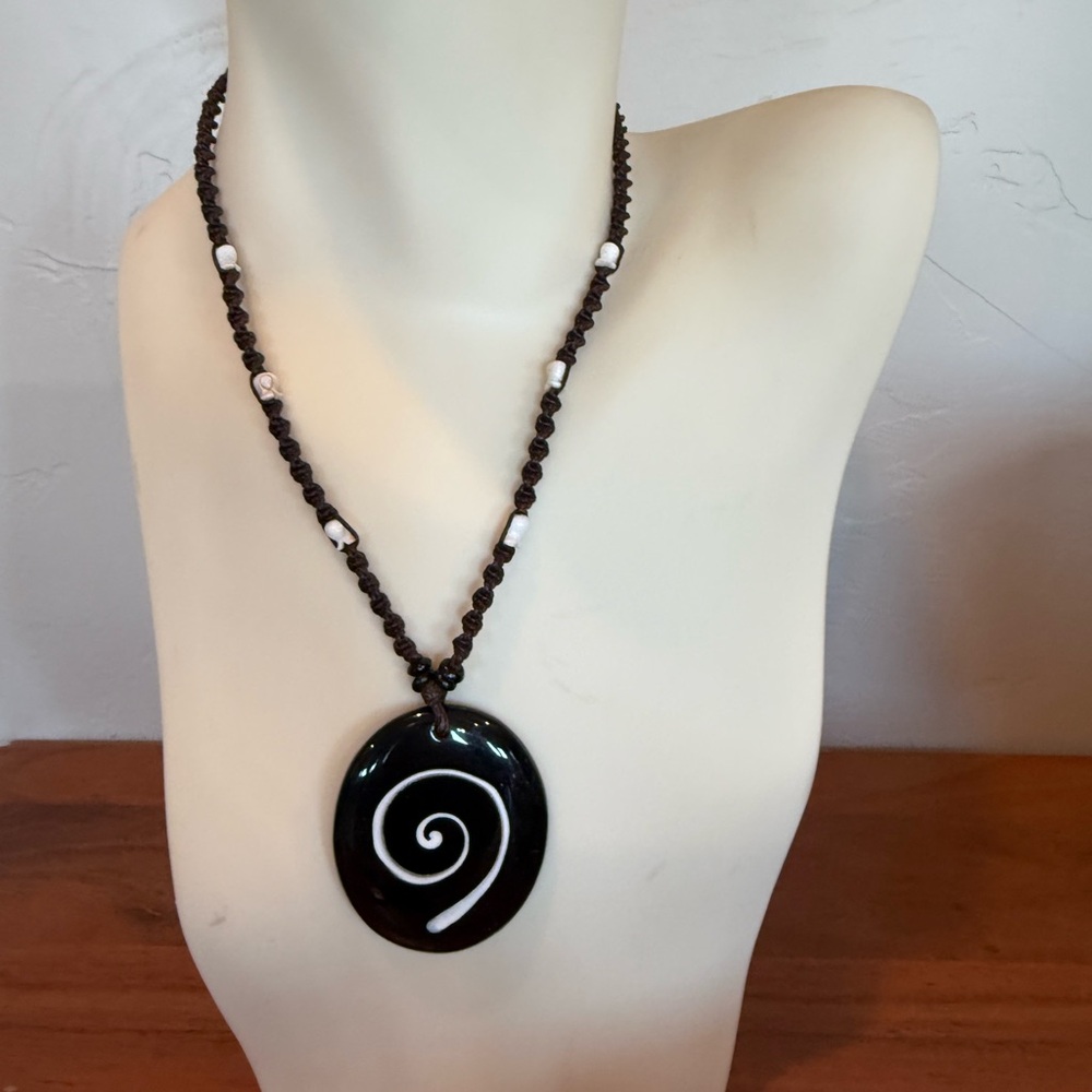 Vintage Elegant Black and White Swirl‎ Pendant Necklace